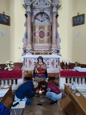 DEMONTAŽA SKULPTURE „BOGORODICA S DJETETOM“ ŽUPNE CRKVE SV. ZENONA RADI PRIVREMENOG PRESELJENJA I RESTAURACIJE